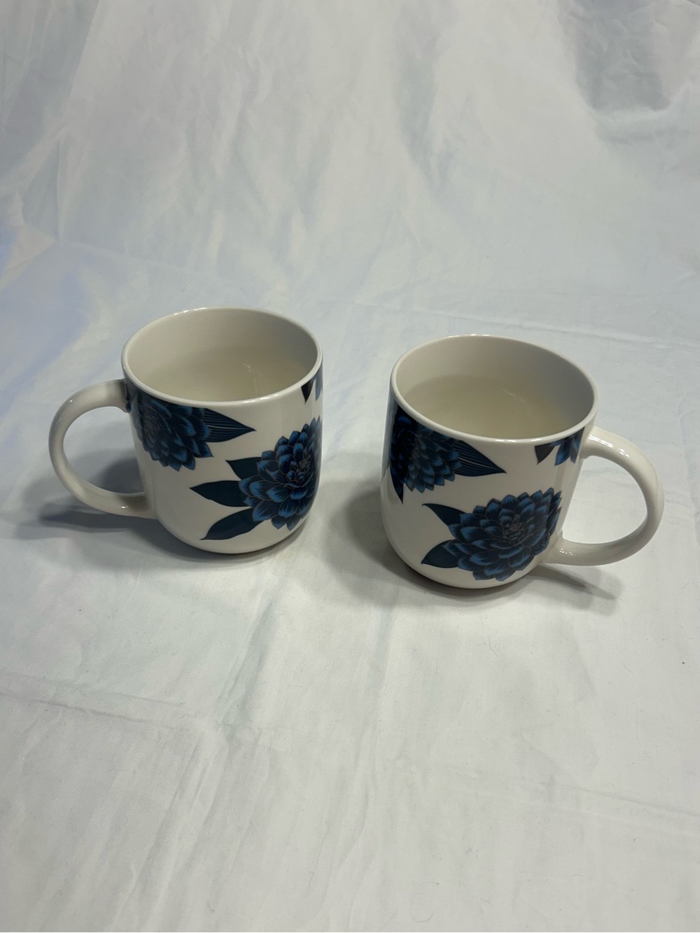 NWT 16 fl. oz. Flower mugs